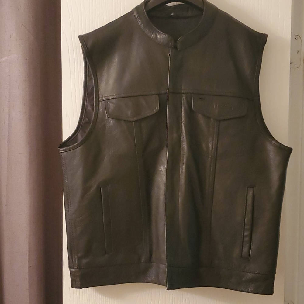 Black heavy leather vest New w/o the tag